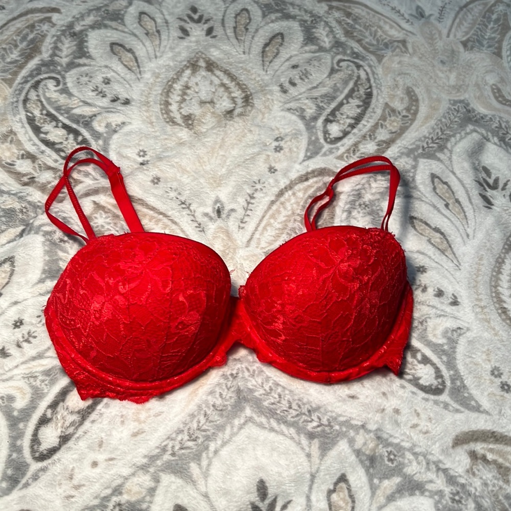 Underwire padded lace bra